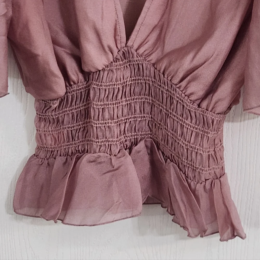 Lisa Says Gah Dusty Pink Smocked Peplum V-Neck Blouse - Picture 5 of 9